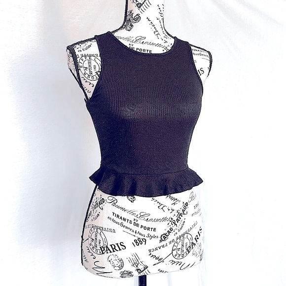 F21 Ruffle Hem Crop - Picture 2 of 3